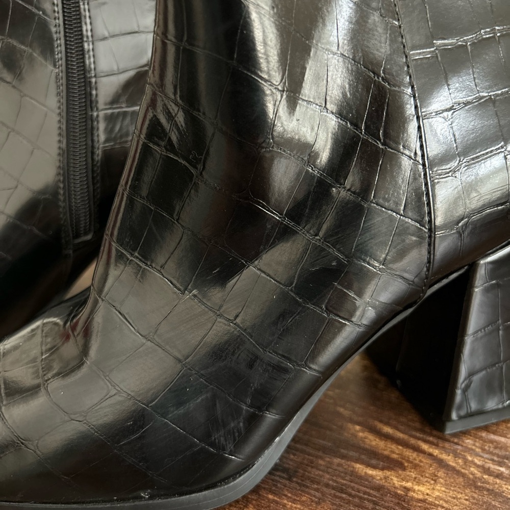NWNT Madden Girl Black Croc-Pattern Ankle Booties - Picture 4 of 6